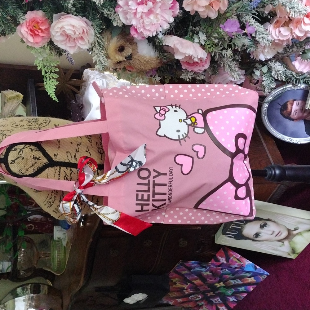 Hello Kitty Tote in Pink! 🩷